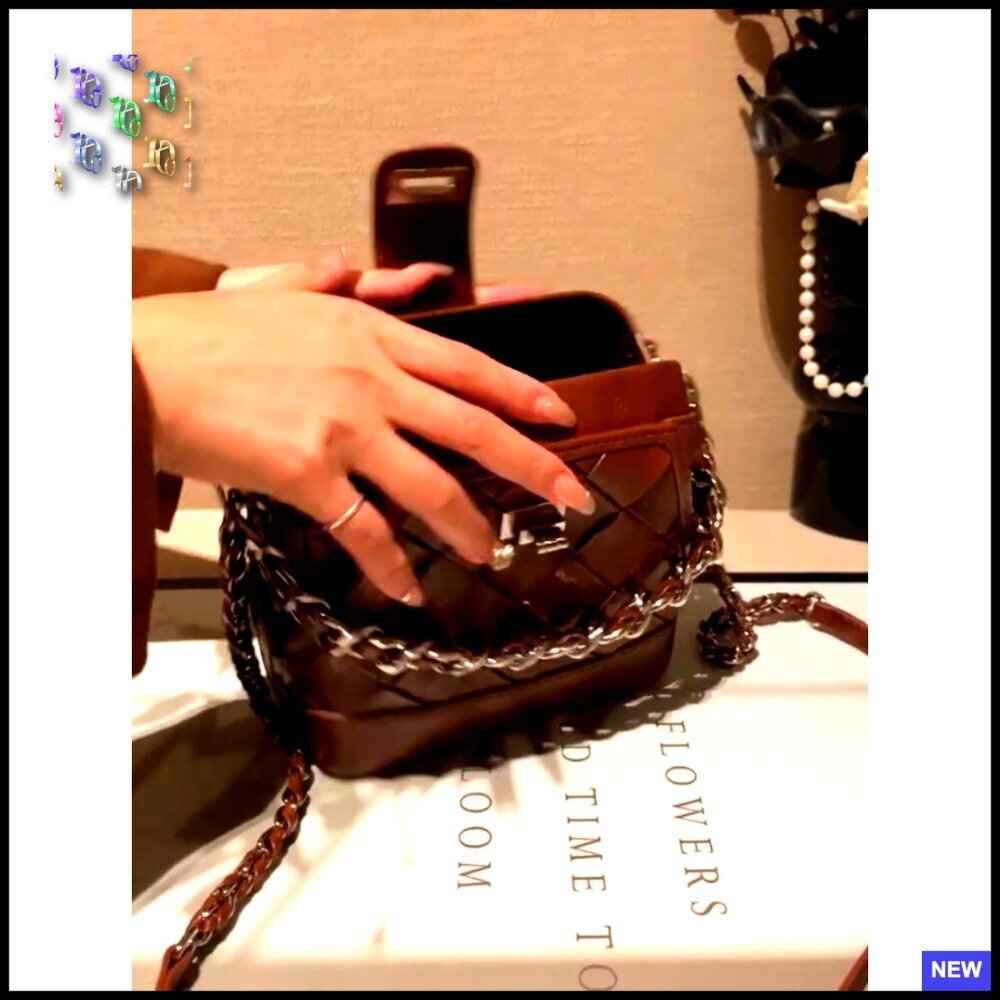 Leather Quilted Chain Strap Crossbody Bag Vintage Style Mini Shoulder Bag - Picture 7 of 7